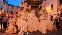 Baroque living statues