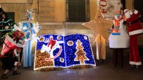 Sfilata per natale trampolieri luminosi animazione natalizia - Prestige Eventi