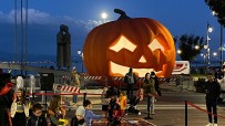 Allestimento di Halloween con Zucca gigante luminosa 