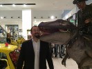 Incredibile spettacolo di artisti di strada con dinosauro vivo - Prestige Eventi