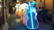 Spettacolo itinerante 700 veneziano - sfilata trampolieri luminosi - Prestige Eventi