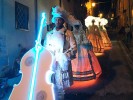 Spettacolo itinerante di artisti di strada in costumi storici luminosi - Prestige Eventi