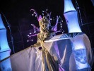 Artisti di strada su trampoli in originali spettacoli per feste di piazza con fuochi artificiali - Prestige Eventi
