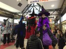 Witches spettacolo interattivo artisti di strada su trampoli - Prestige Eventi