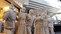 Baroque living statues