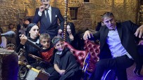 La Famiglia Addams con Gomez, Morticia, Lurch e Mercoledì La Famiglia Addams con Gomez, Morticia, Lurch e Mercoledì