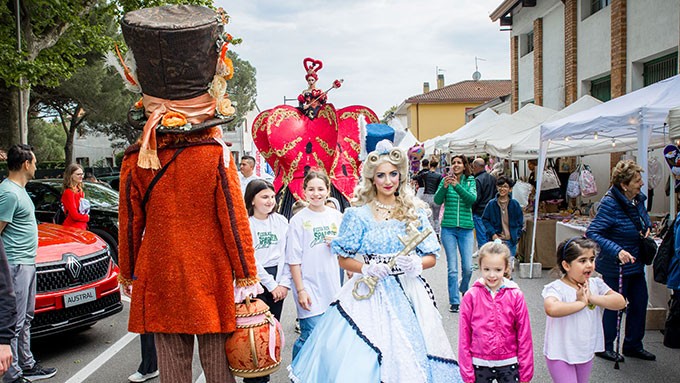 Spettacolo Itinerante Alice nel Paese delle Meraviglie