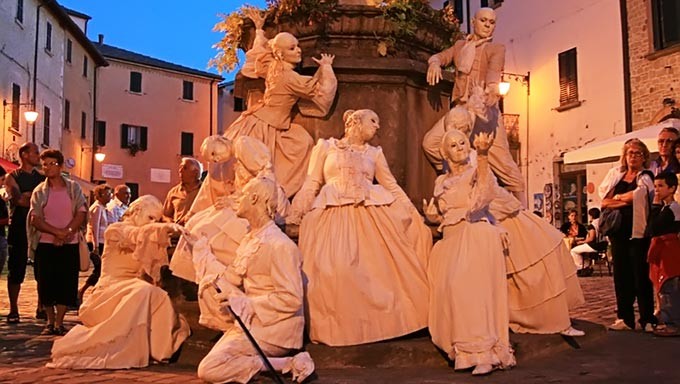 Tableau vivant spettacolo di animazione itinerante con statue viventi ed artisti di strada - Prestige Eventi