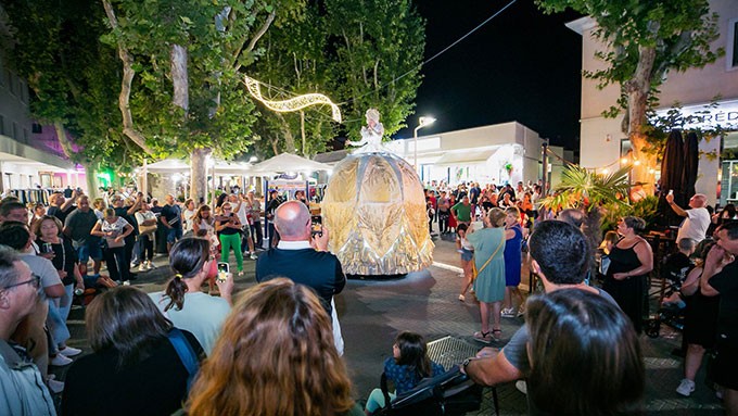 Spettacolo musicale itinerante Note In Rosa a Bellaria