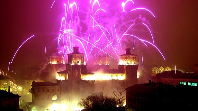 Spettacolo pirotecnico musicale su monumento - Incendio Castello Estense di Ferrara - Prestige Eventi
