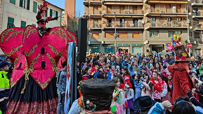 Spettacolo di Piazza La Discoteca Fuori di Tè