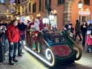 Slitta di Babbo Natale con Babbo Natale e il suo aiutante Elfo