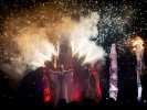 Persefone originale spettacolo per feste di piazza con trampolieri e fuochi d'artificio - Prestige Eventi