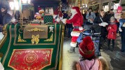 Slitta di Babbo Natale con Babbo Natale e il suo aiutante Elfo