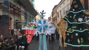 Christmas parade on stilts