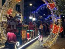 Slitta di Babbo Natale con Babbo Natale e il suo aiutante Elfo