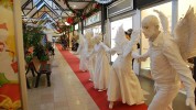 Angeli di Natale spettacolo di animazione di bianche statue viventi e mimi artisti di strada - Prestige Eventi